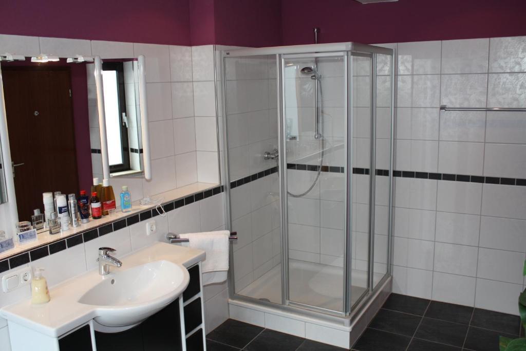 Hotel Zum Kuehlen Grunde ミンデン 部屋 写真